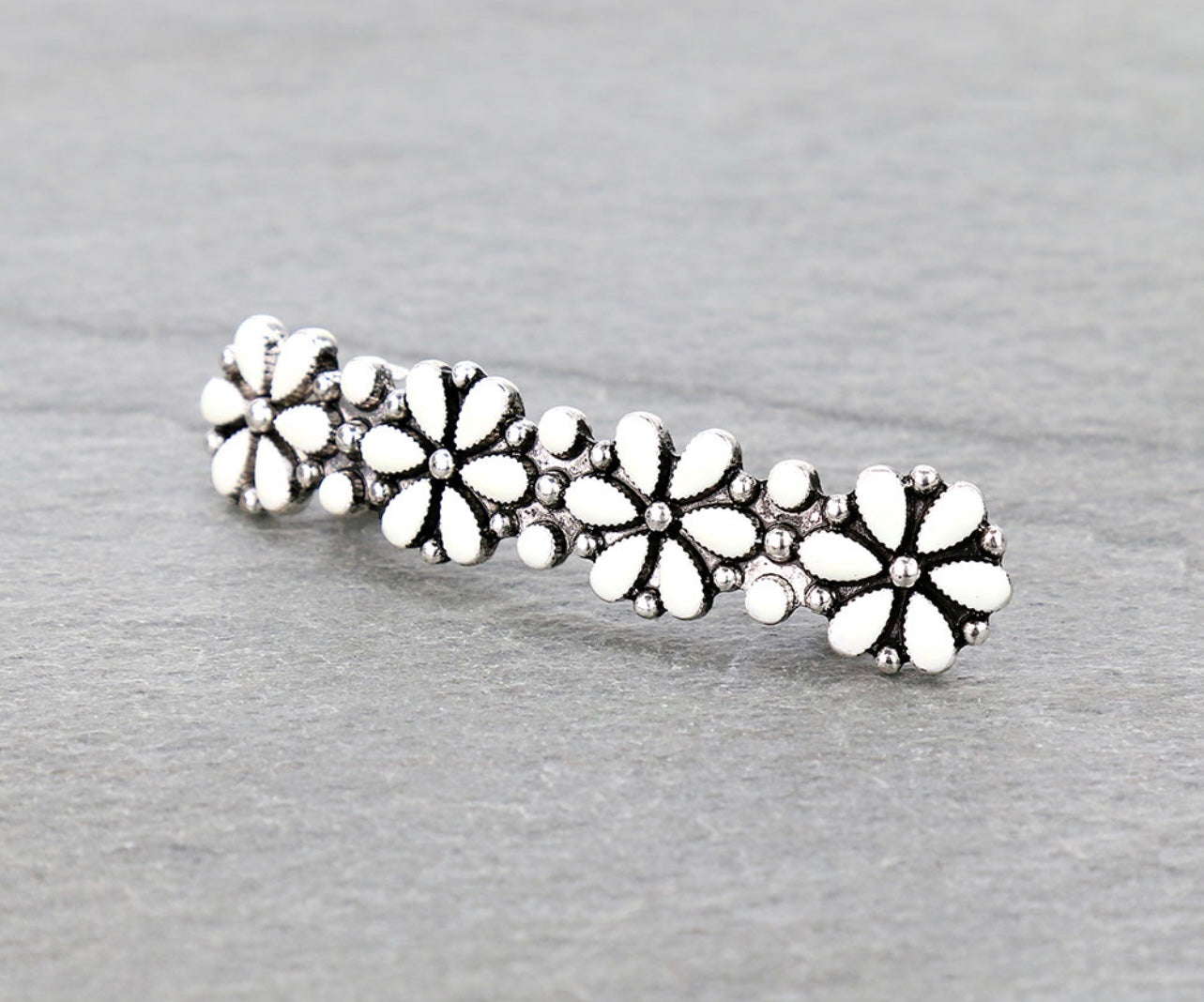 Daisy Howlite Hair Clip