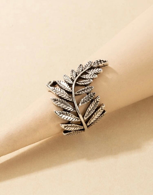 Leafy Love Ring