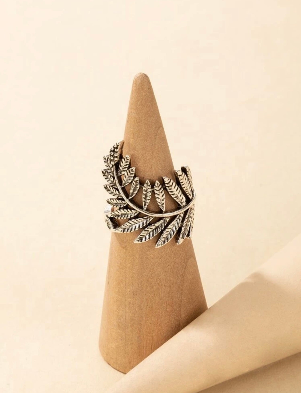 Leafy Love Ring