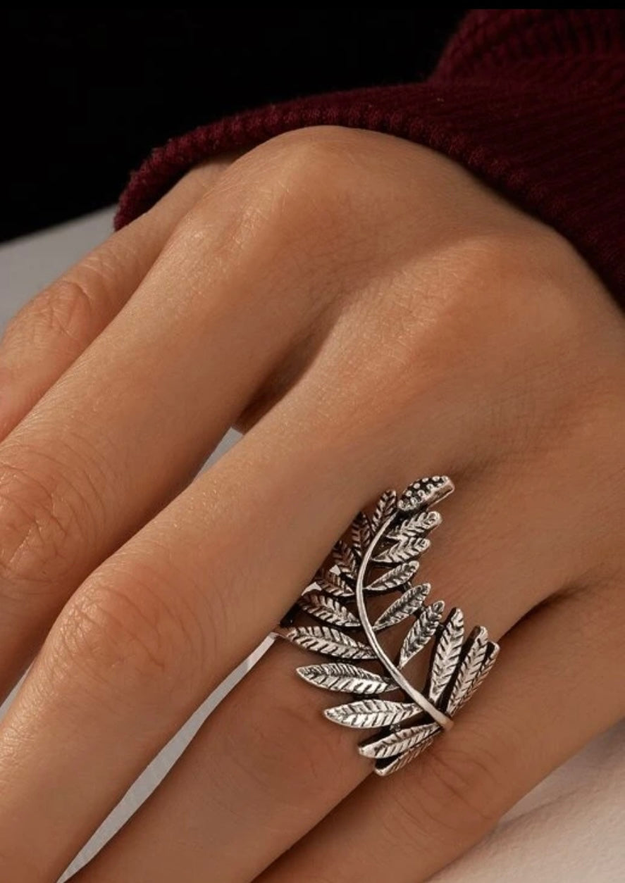 Leafy Love Ring